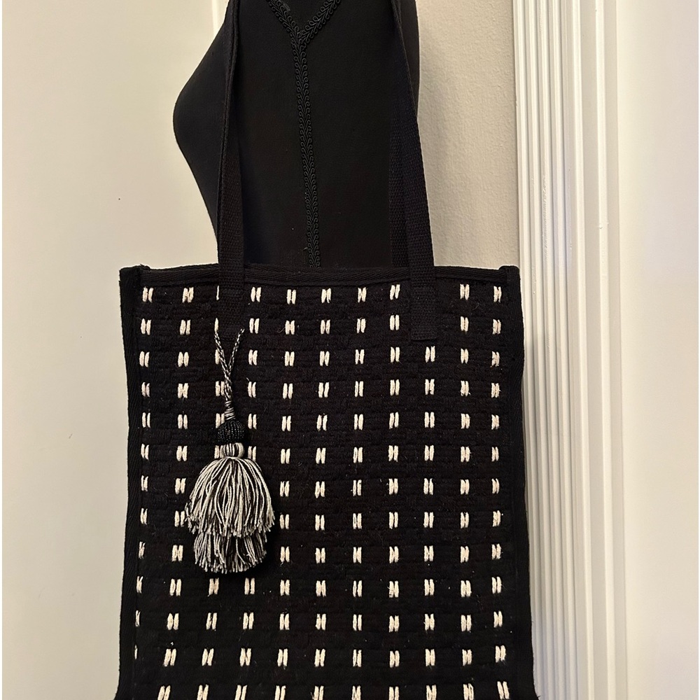 Universal Threads artisan textured cotton stripe lined tote bag.  Snap closure. - Picture 2 of 13